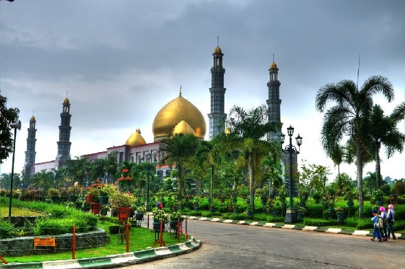 Masjid Kubah Mas, salah satu lokasi wisata rohani di Kota Depok.