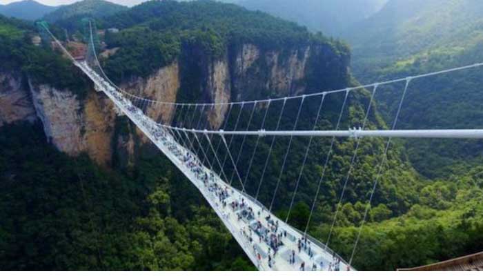 Jembatan kaca di Cina