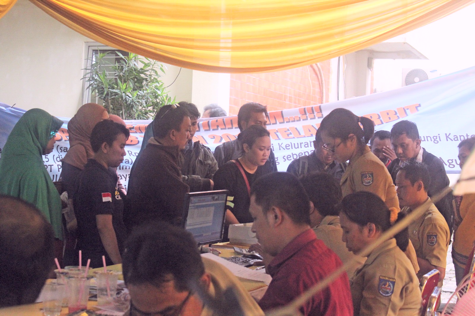 Pemkot Depok membuka loket khusus pembayaran PBB di Balaikota Depok.