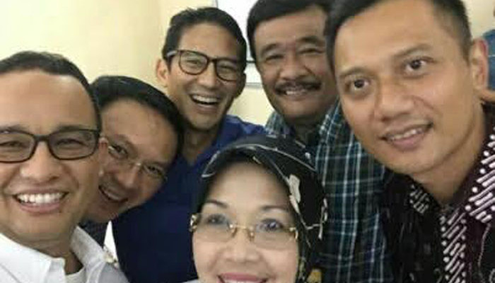 Tiga pasang calon Gubernur DKI Jakarta foto bareng.