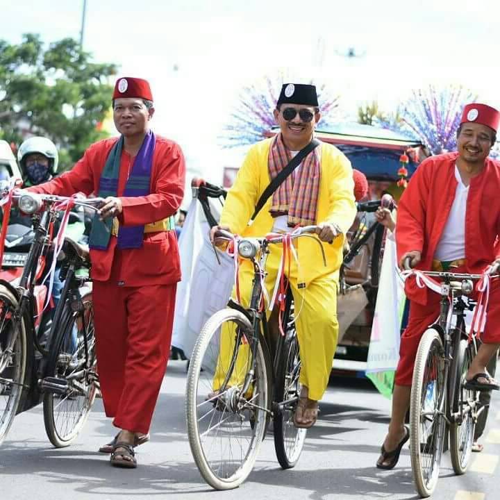 Sepeda ontel dari Komunitas Kampung Kita Depok ikut menyemarakan acara Karnaval Depok 2017.