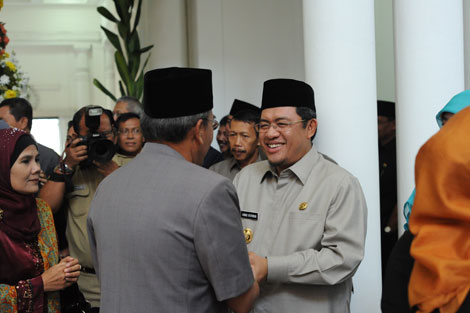 Gubernur Jawa Barat Ahmad Heryawan menggelar acara halalbihalal pejabat di halaman Gedung Sate, Selasa (4/7/2017) ini.