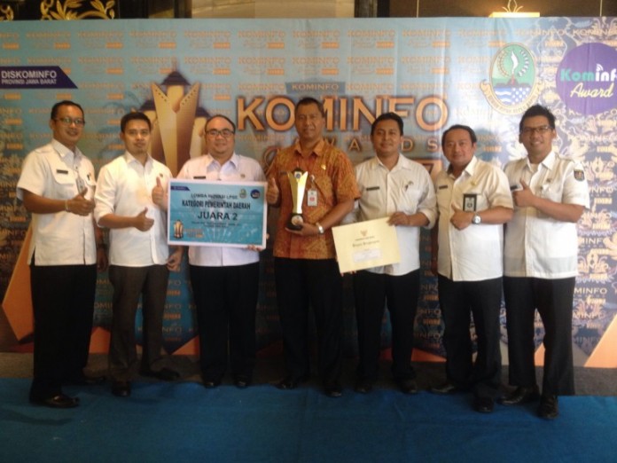 UPT LPSE Kota Depok meraih penghargaan Kominfo Award 2017 yang diserahkan Diskominfo Jawa Barat.