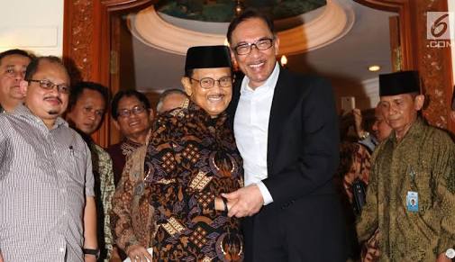 BJ Habibie bertemu dengan Anwar Ibrahim di kediaman BJ Habibie Minggu 20 Mei 2018.