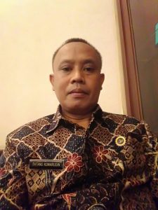 Tatang,  Kepala SMK Negeri 2 Depok. 