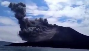 Gunung Anak Krakatau sudah ratusan kali meletus dalam 3 hari terakhir.