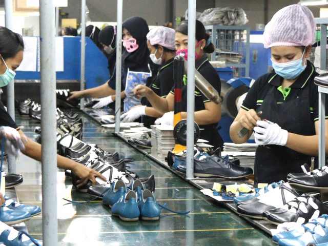 Pabrik Sepatu Di Cirebon / Pabrik sepatu Nike hadir di Indonesia